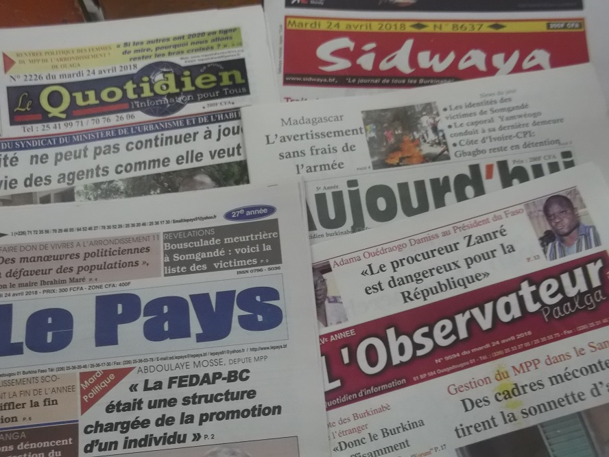 Nécrologie et politique alimentent les quotidiens burkinabè
