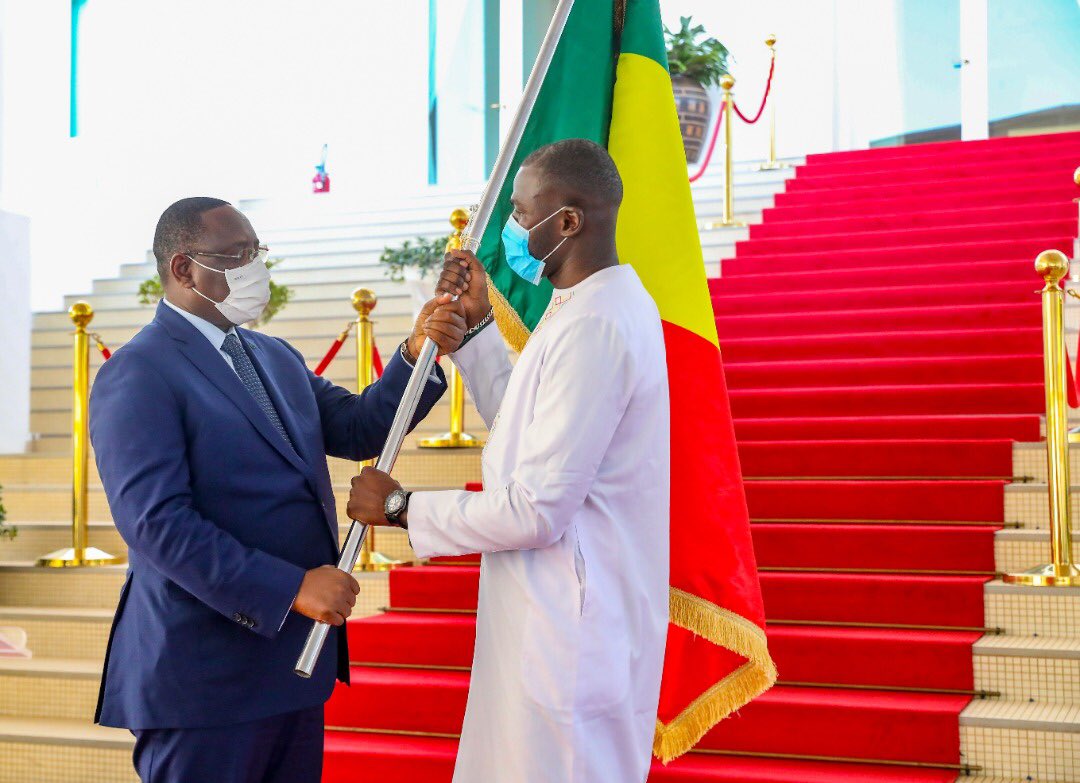 Macky Sall a remis l’étendard aux Lions du Sénégal mardi 04 décembre.