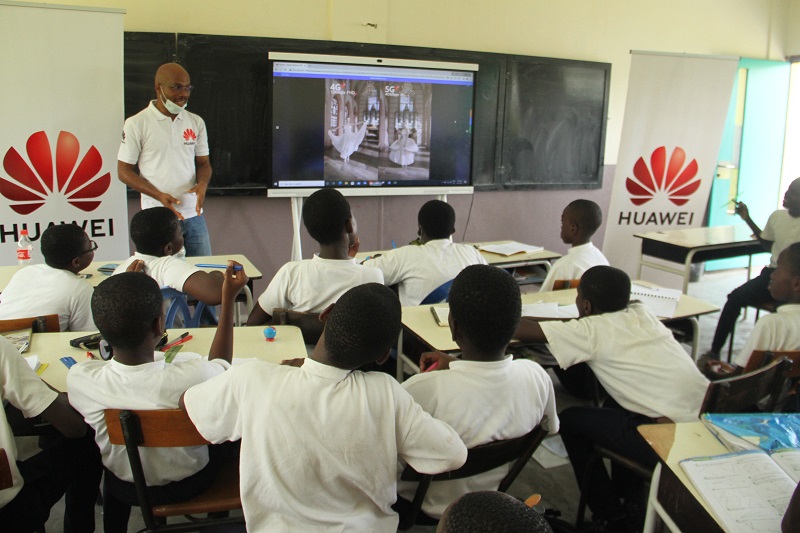 Côte d’Ivoire : Huawei équipe une école de Télécoms