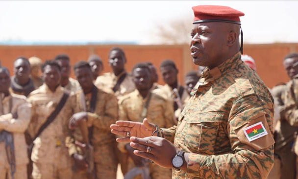 Burkina: «dialogue entre gouvernement et combattants locaux»
