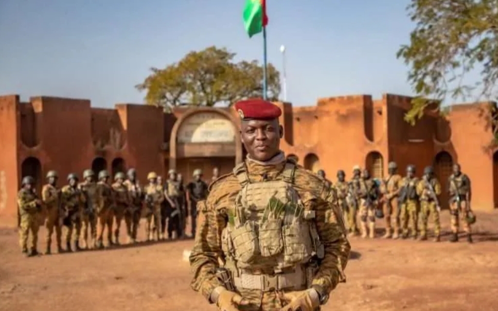 Burkina : le capitaine Traoré invite les soldats à incarner l’espoir des populations