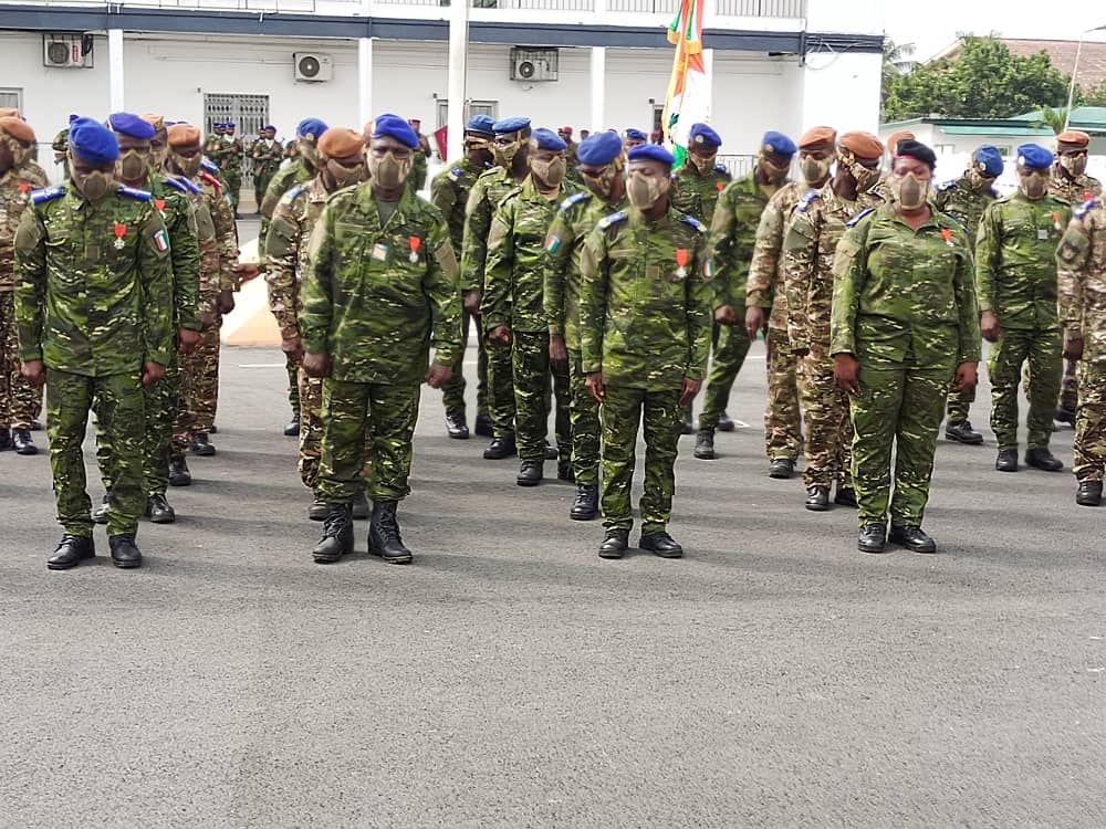 Les « 49 soldats » ivoiriens et des Casques bleus décorés à Abidjan