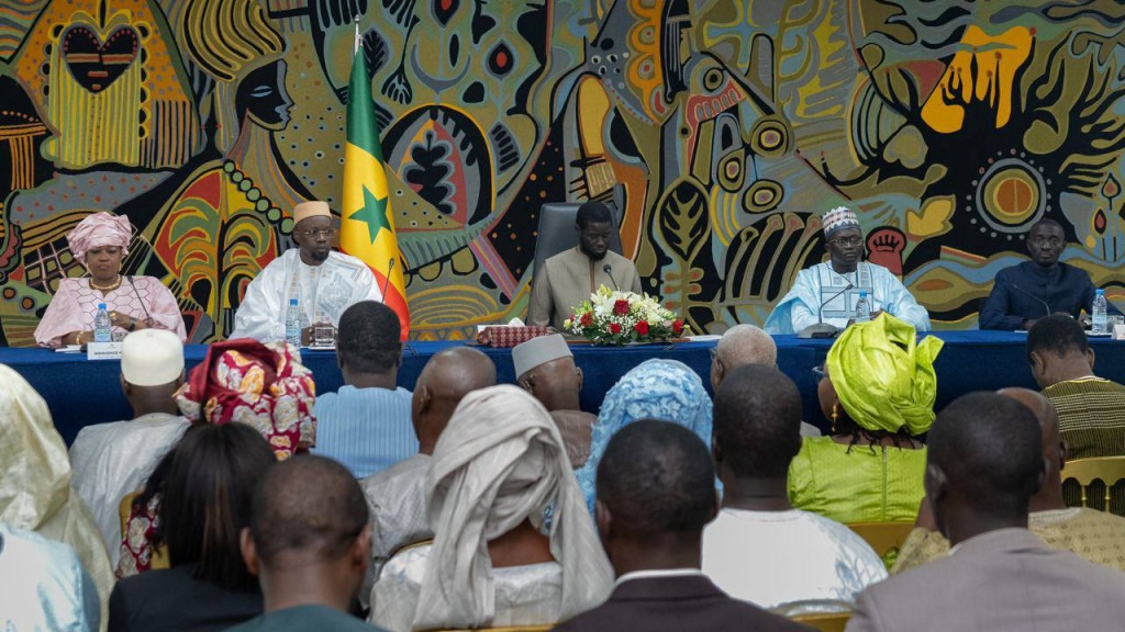 Le Président Bassirou Diomaye Diakhar FAYE reçoit les doléances syndicales lors de la célébration de la fête du travail