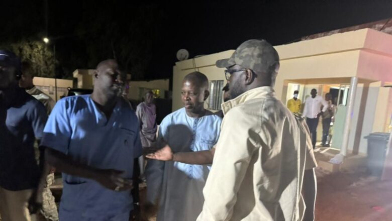 Le Ministre des infrastructures en action après un accident de bus à Kaffrine
