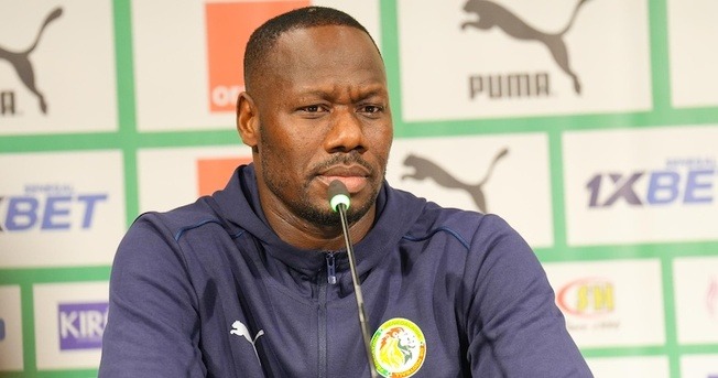 Sénégal : Pape Thiaw refuse le renoncement malgré un début de Mondial sous tension