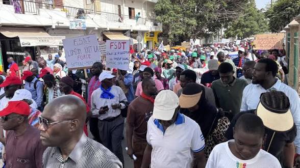 Sénégal : le Front syndical lance une grève générale de 24 heures après l’échec des négociations avec le gouvernement