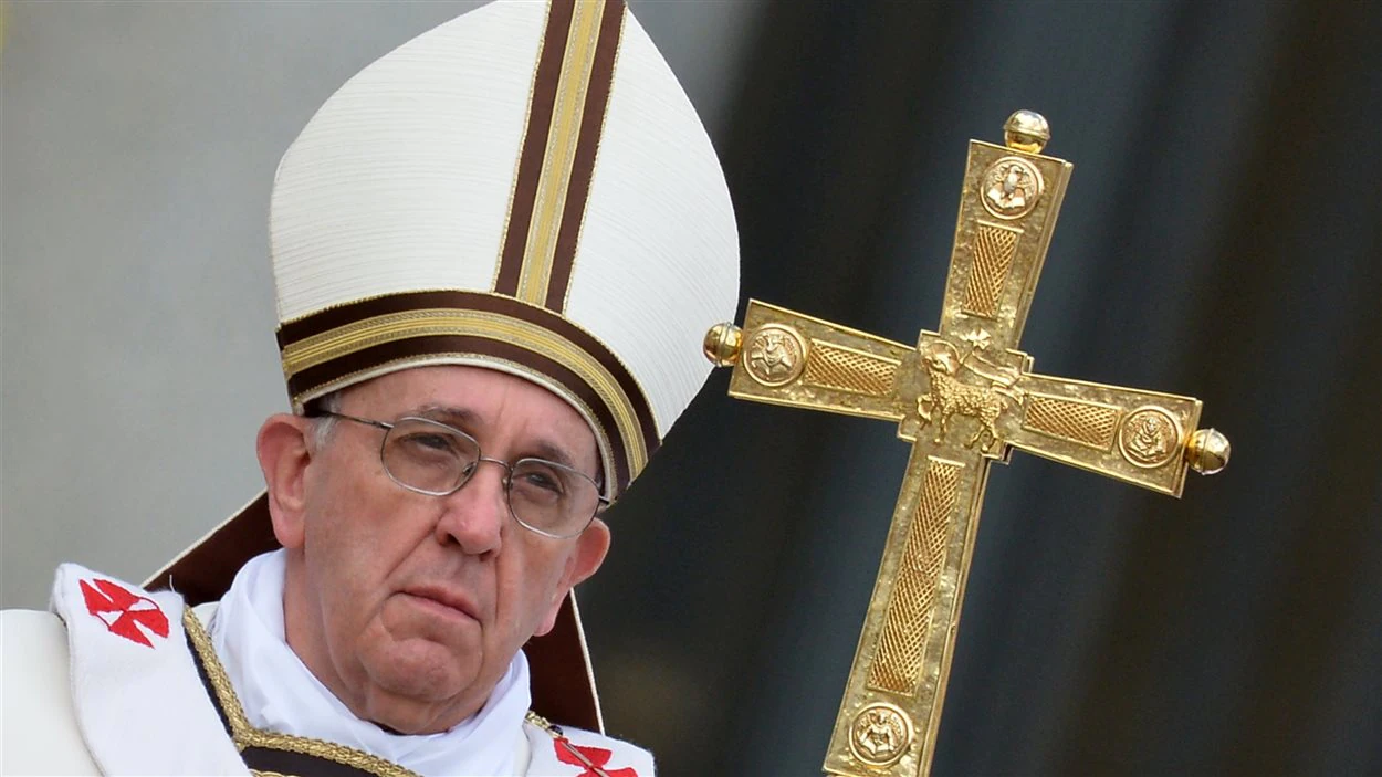 Le Vatican clarifie sa Position sur les Bénédictions de Couples Homosexuels