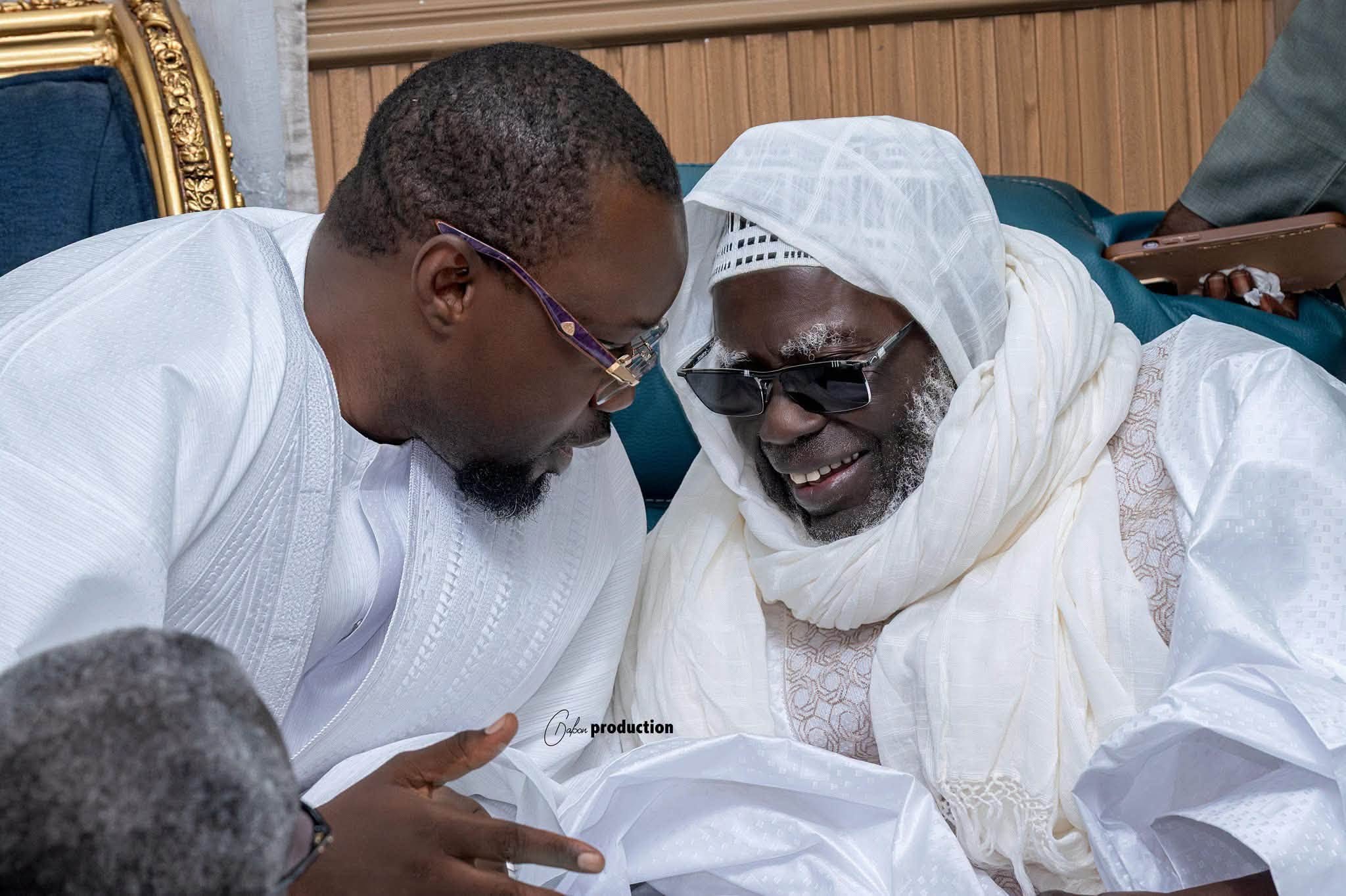 Sénégal : Ousmane Sonko achève sa tournée à Touba auprès des familles religieuses