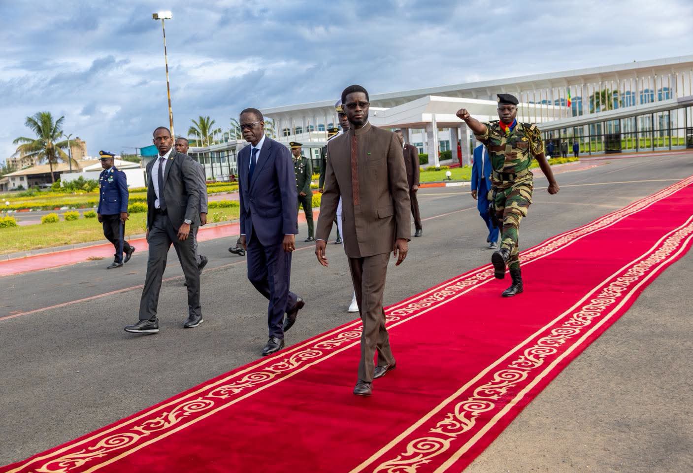 Bassirou Diomaye Faye entame une tournée à Washington et aux Émirats
